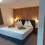 Haus Hinterfuerbach 아파트 *